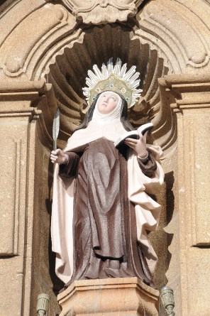 아빌라의 성녀 데레사_photo by Joseolgon_at the Church of St Teresa of Avila in Braga_Portugal.jpg